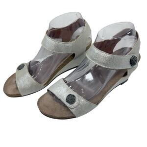 Taos Sandal Wedge Carousel 2 Women Size 38/US 7.5-8 Silver Gray Leather Comfort‎